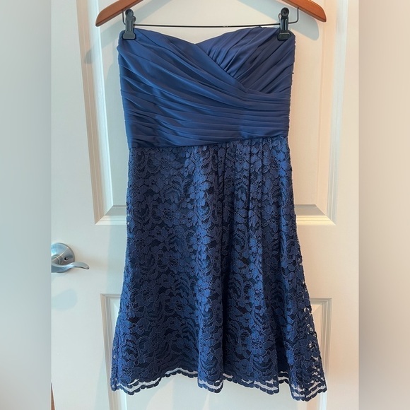 David's Bridal Short Bridesmaid Dress with Sweetheart Neckline - Picture 4 of 16